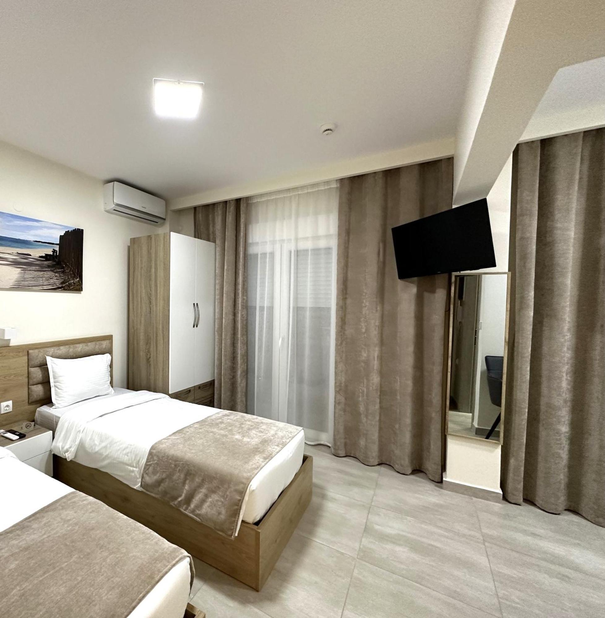 Navarino Luxe Suites Peraía Exterior foto