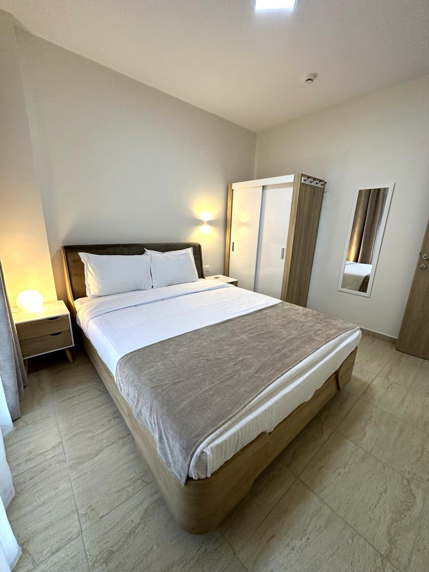 Navarino Luxe Suites Peraía Exterior foto