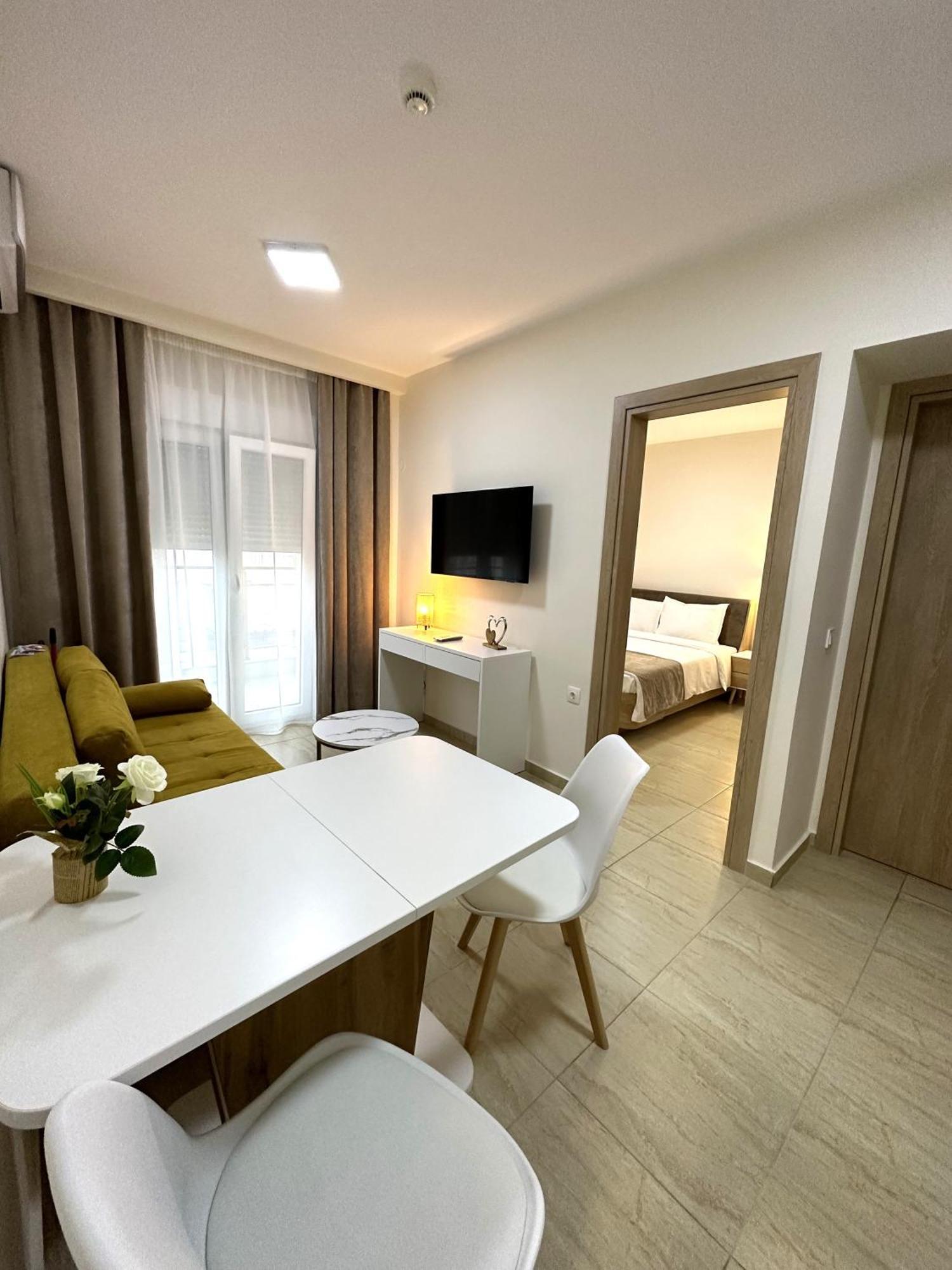 Navarino Luxe Suites Peraía Exterior foto