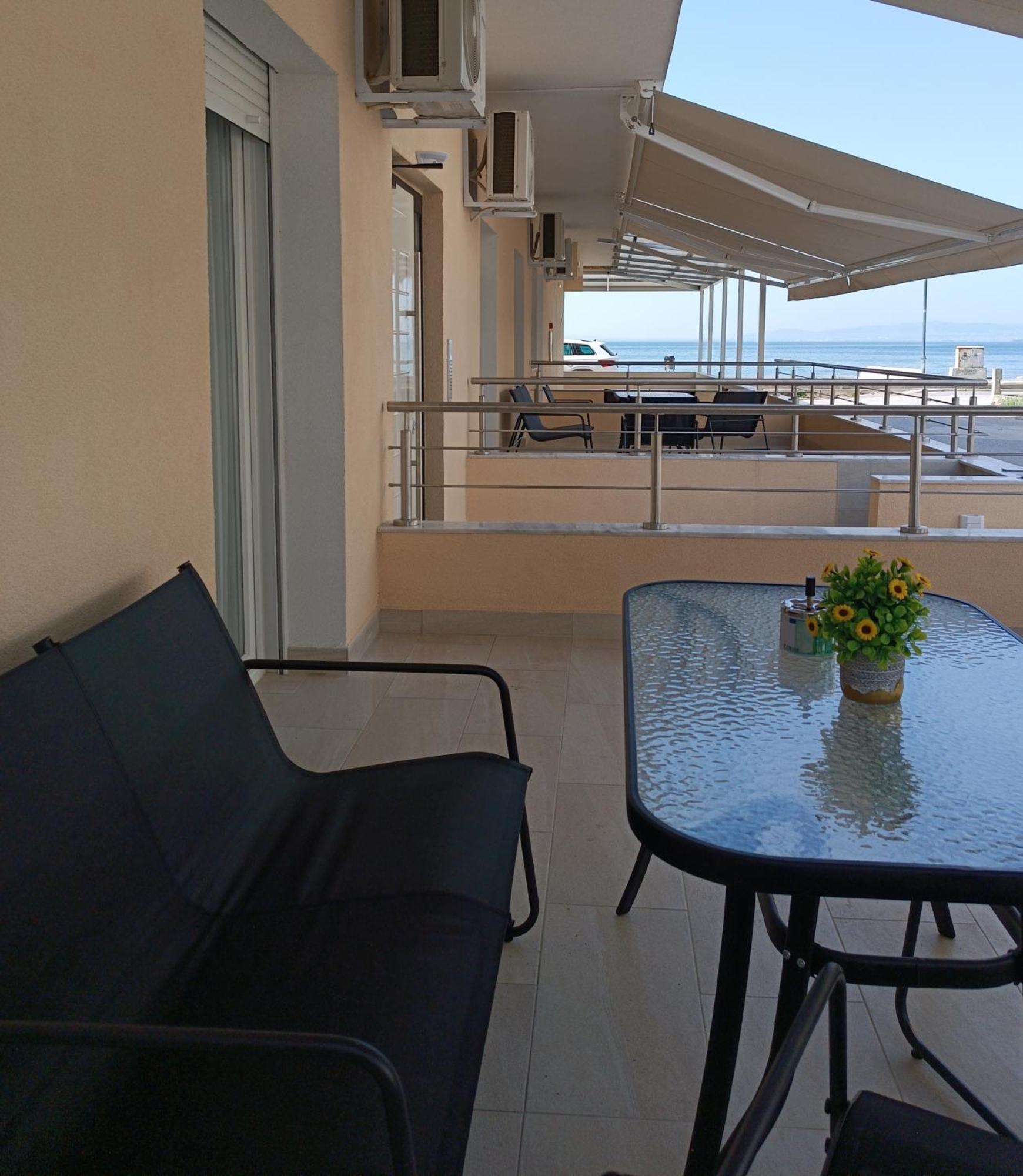 Navarino Luxe Suites Peraía Exterior foto