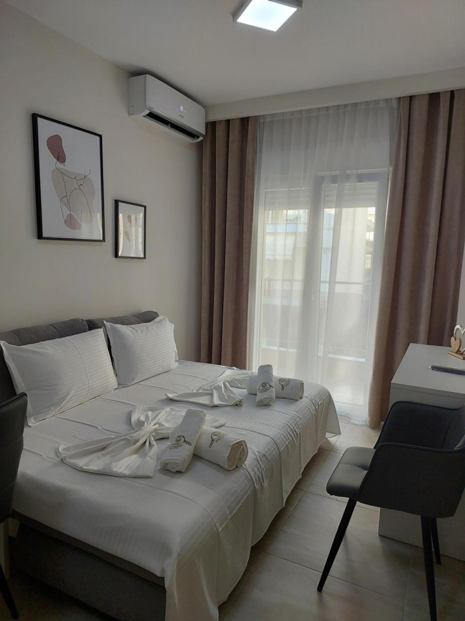 Navarino Luxe Suites Peraía Exterior foto