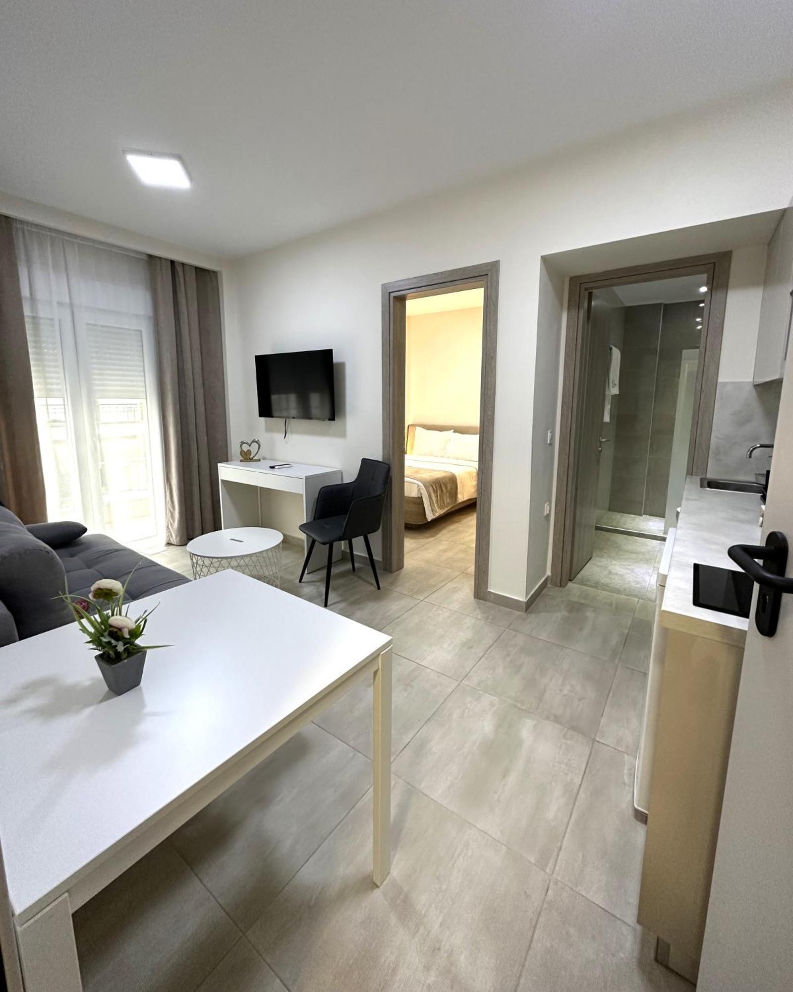 Navarino Luxe Suites Peraía Exterior foto