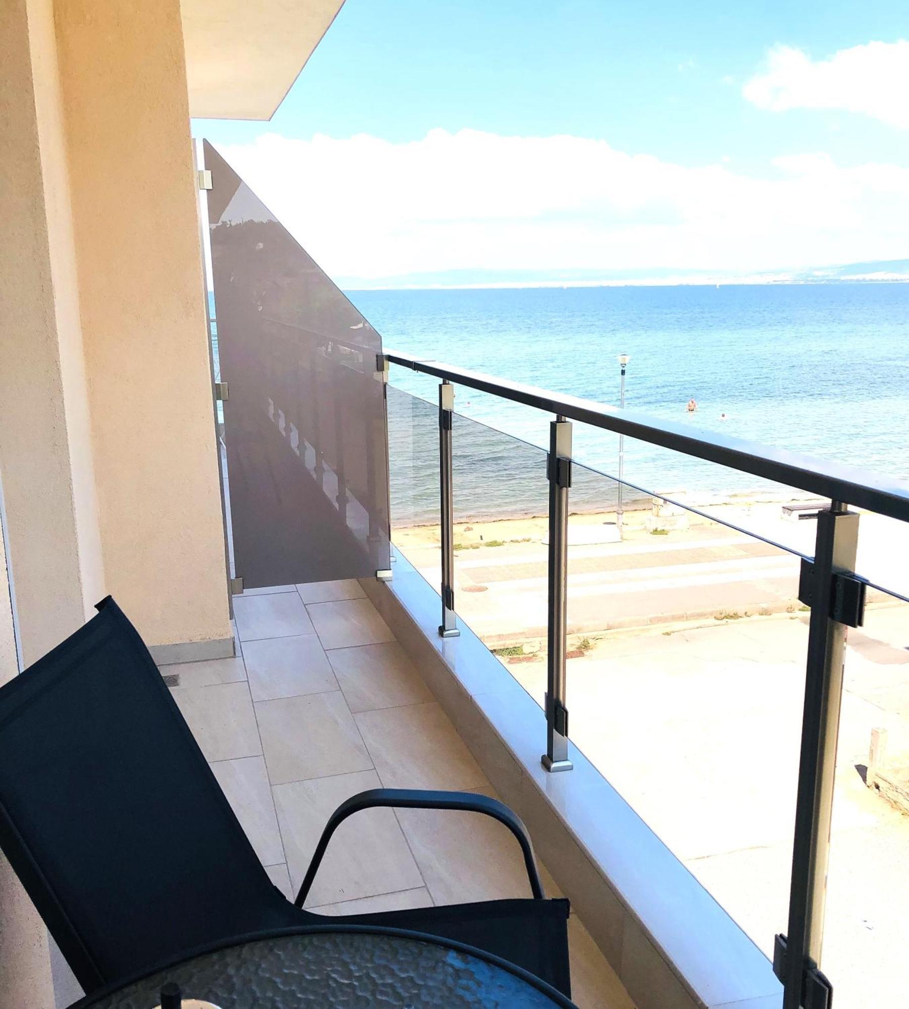 Navarino Luxe Suites Peraía Exterior foto
