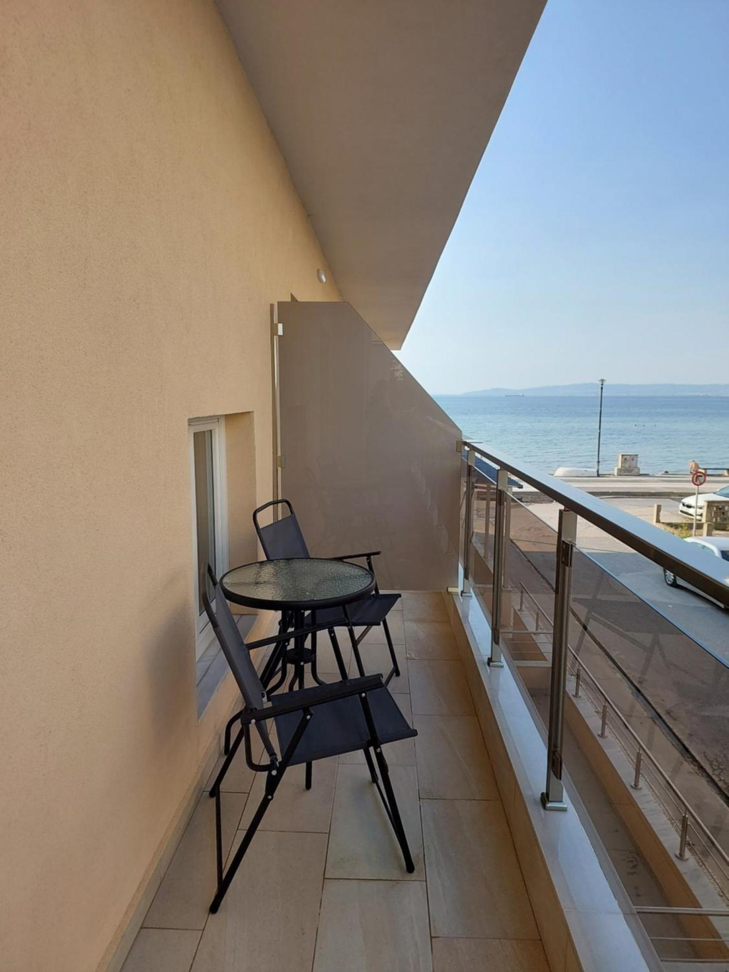 Navarino Luxe Suites Peraía Exterior foto