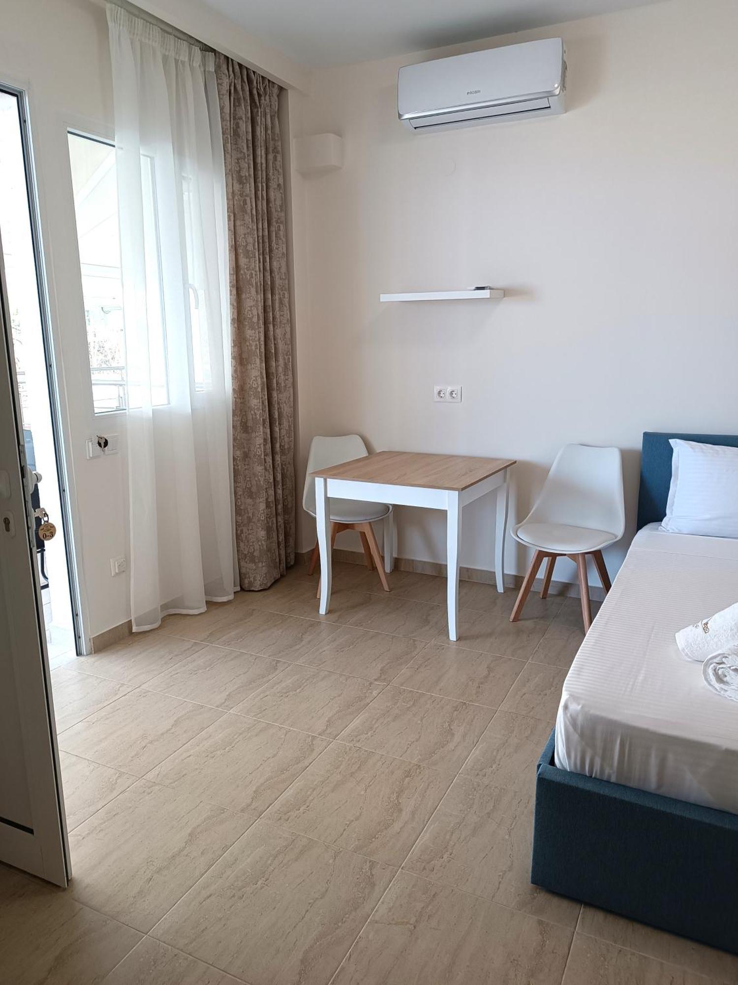 Navarino Luxe Suites Peraía Exterior foto