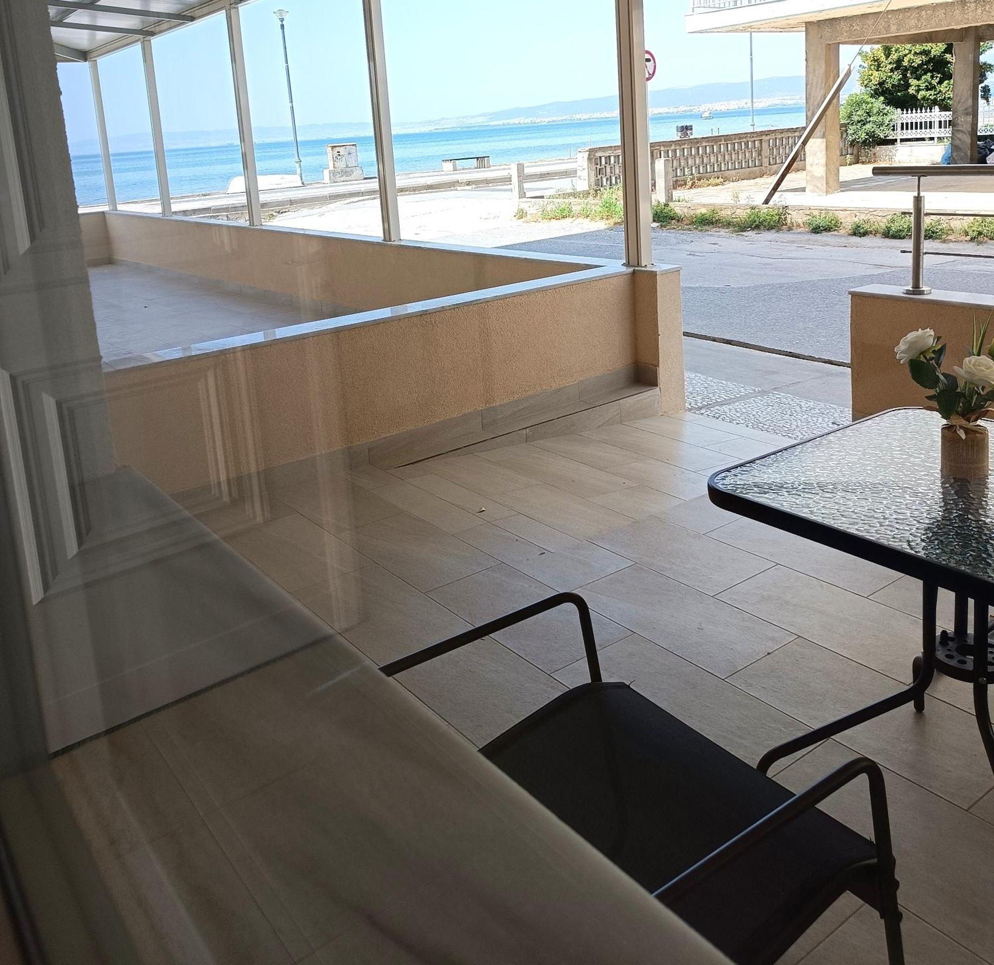 Navarino Luxe Suites Peraía Exterior foto