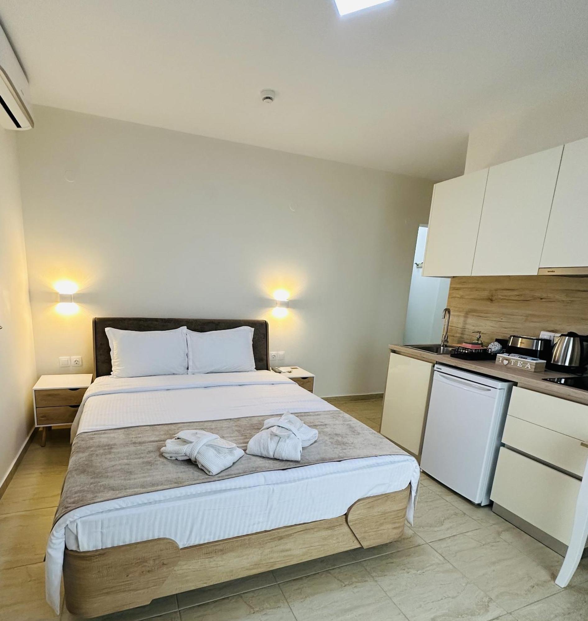 Navarino Luxe Suites Peraía Exterior foto