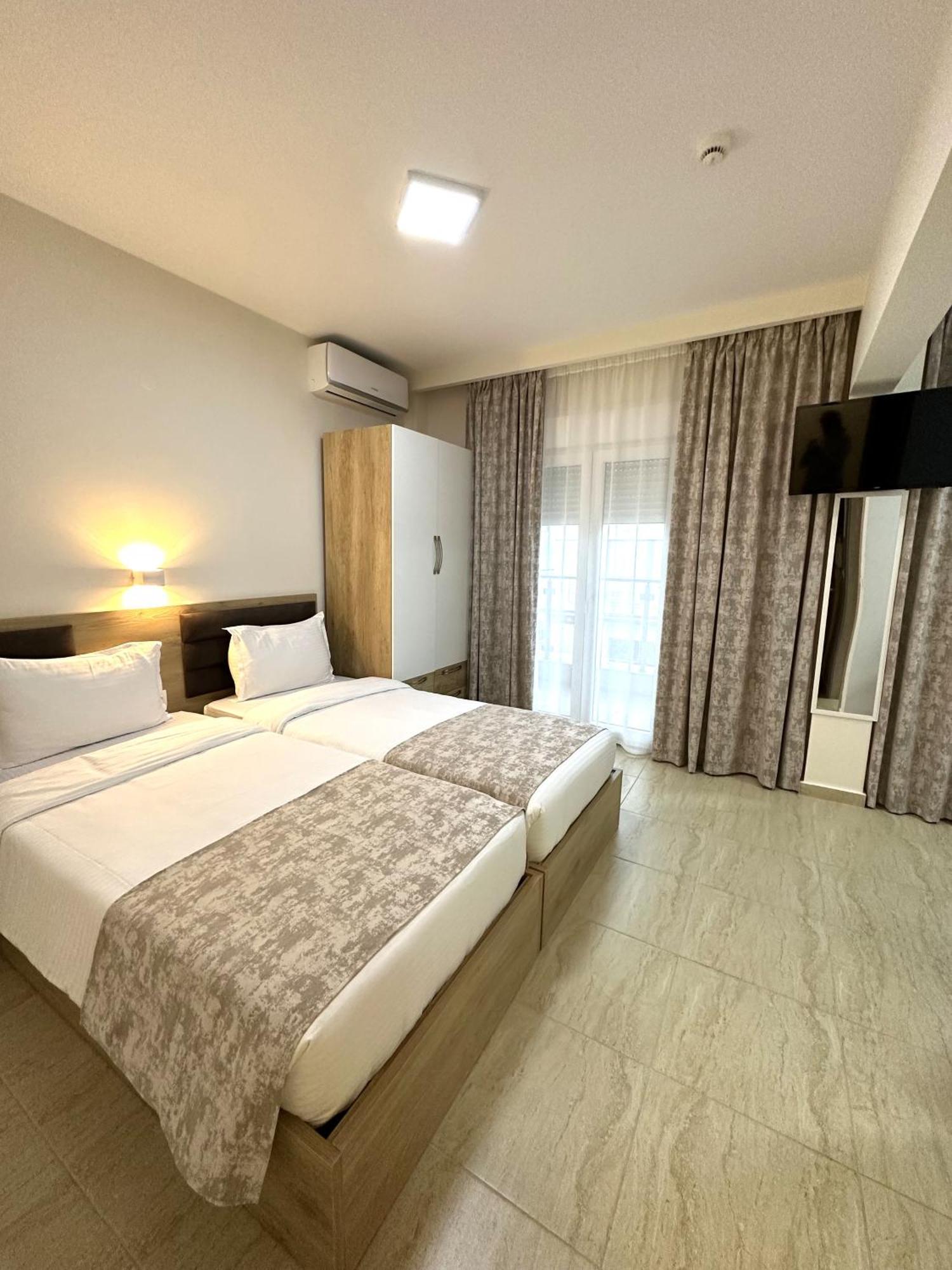 Navarino Luxe Suites Peraía Exterior foto