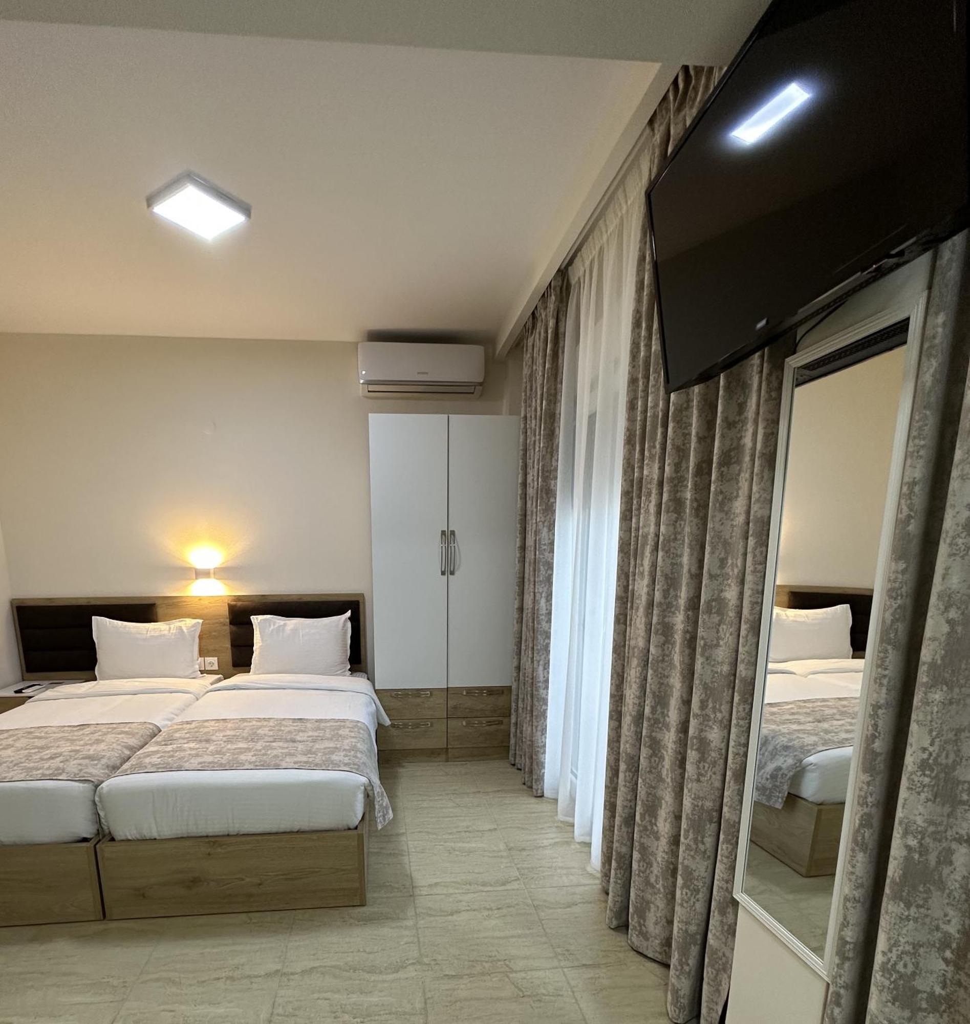 Navarino Luxe Suites Peraía Exterior foto