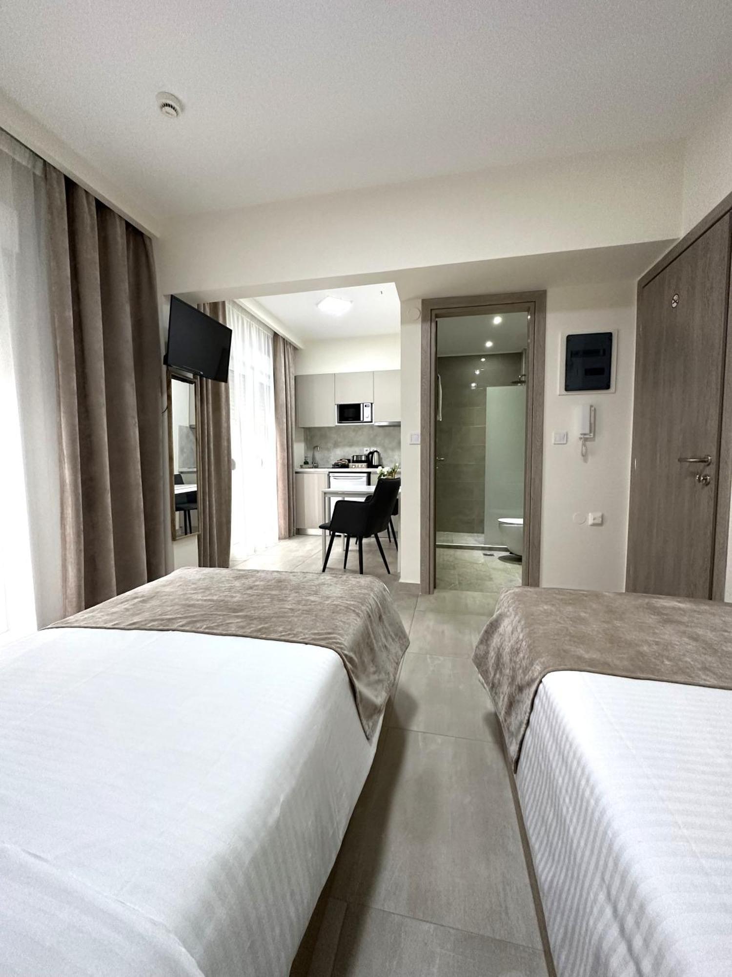 Navarino Luxe Suites Peraía Exterior foto