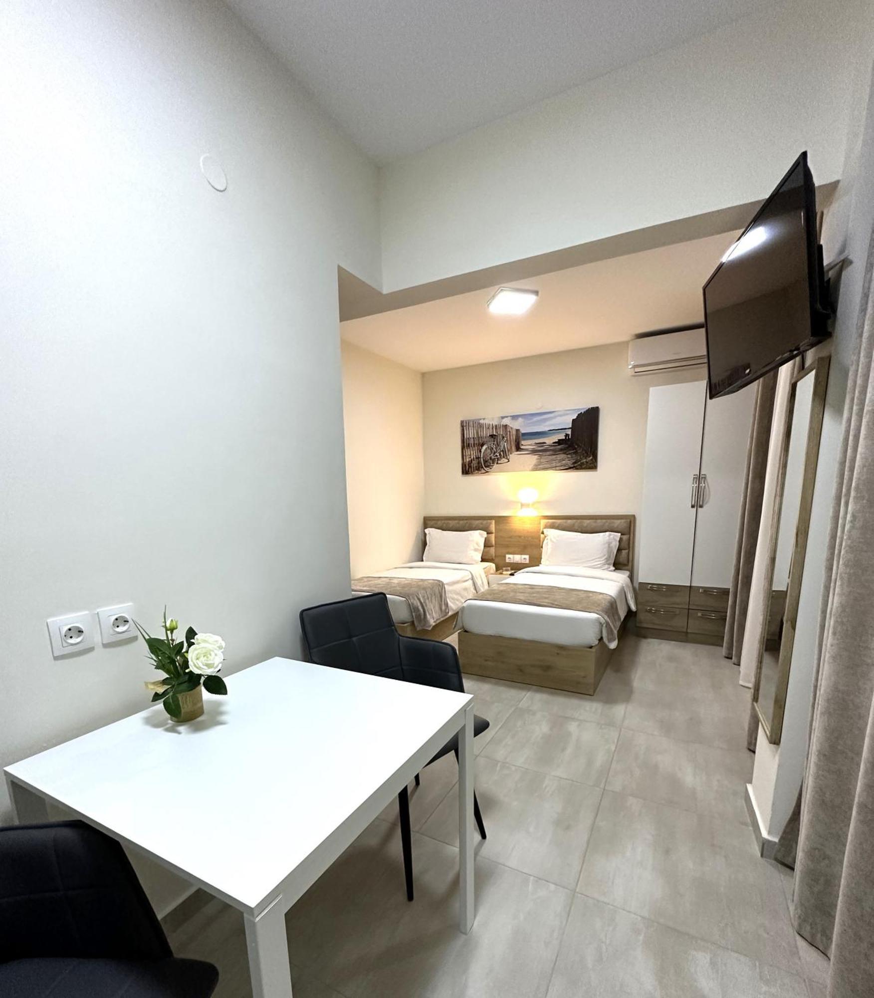 Navarino Luxe Suites Peraía Exterior foto