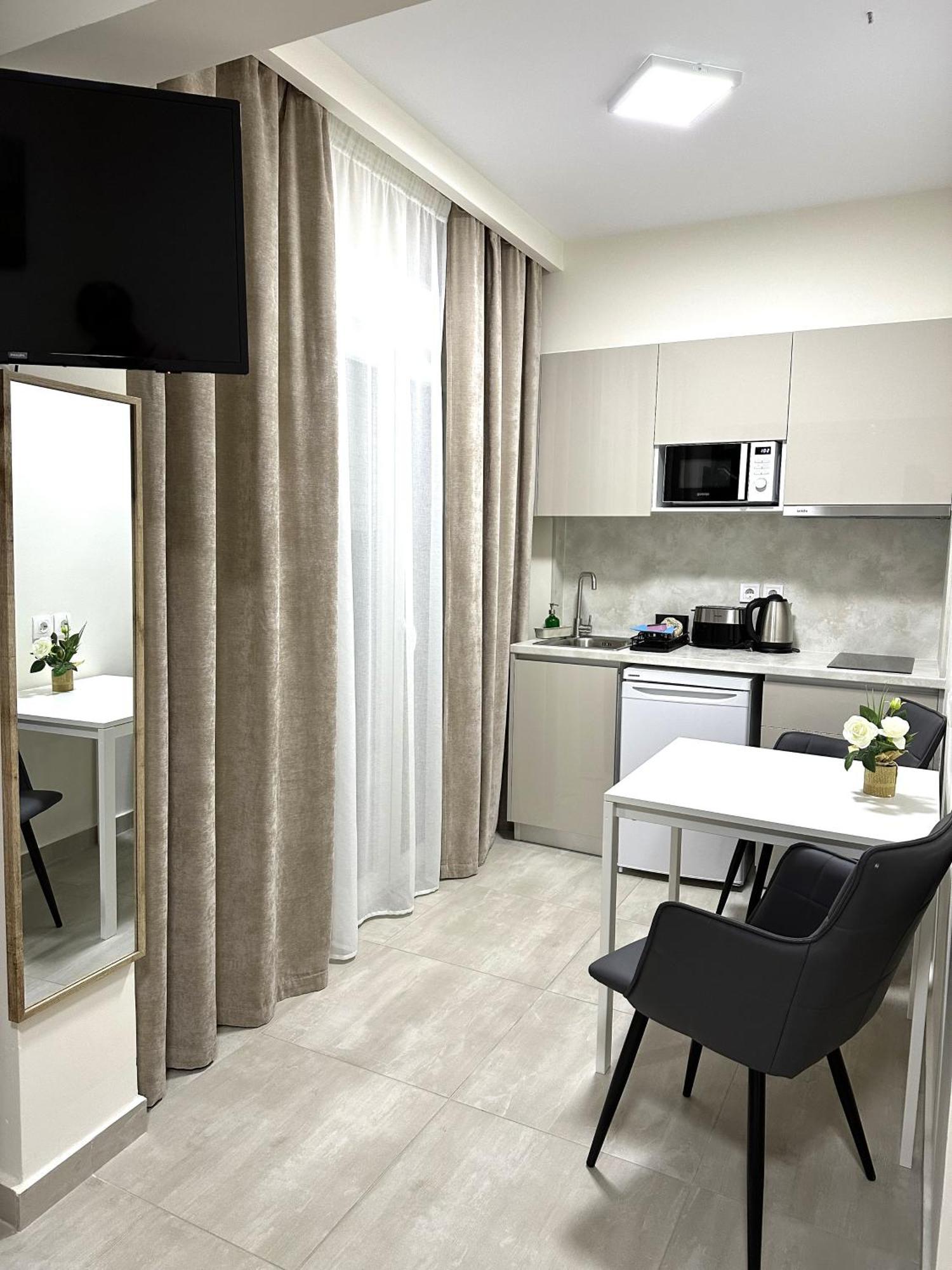 Navarino Luxe Suites Peraía Exterior foto