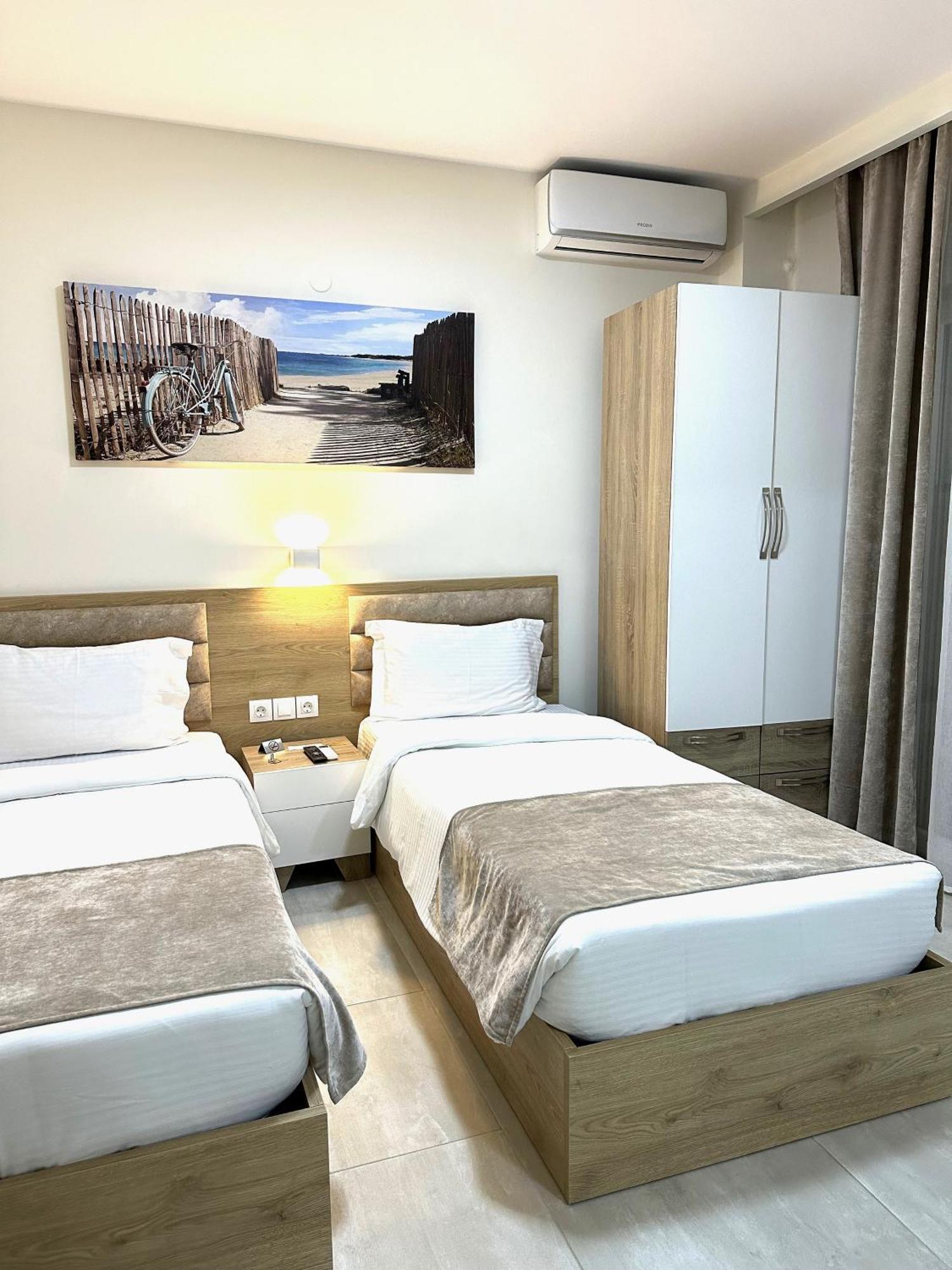 Navarino Luxe Suites Peraía Exterior foto