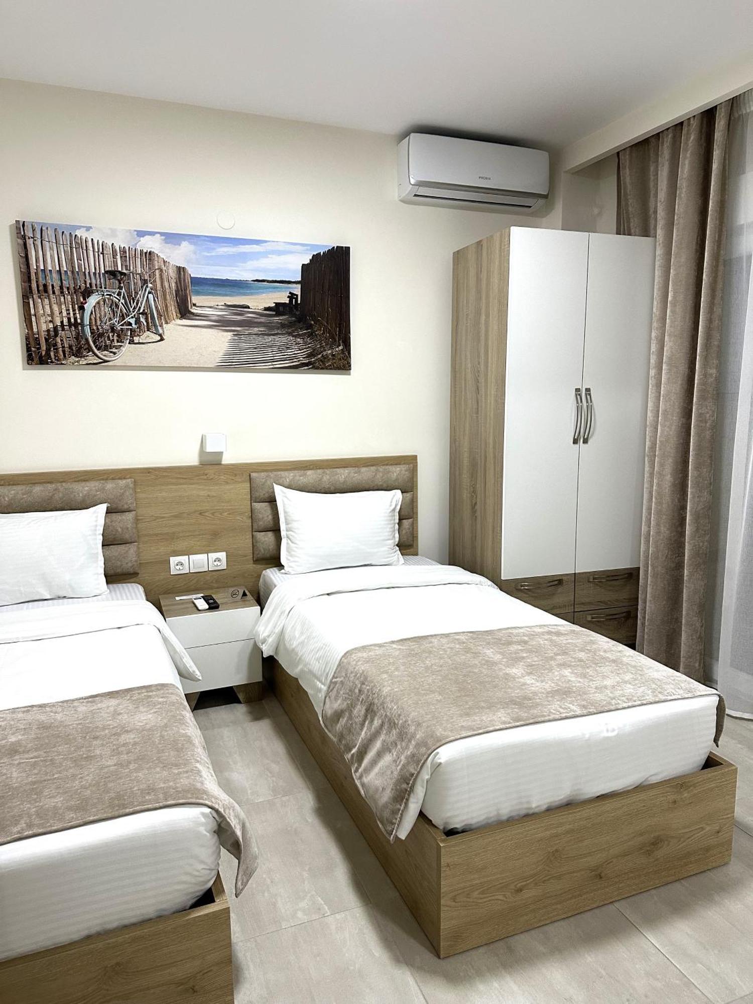 Navarino Luxe Suites Peraía Exterior foto
