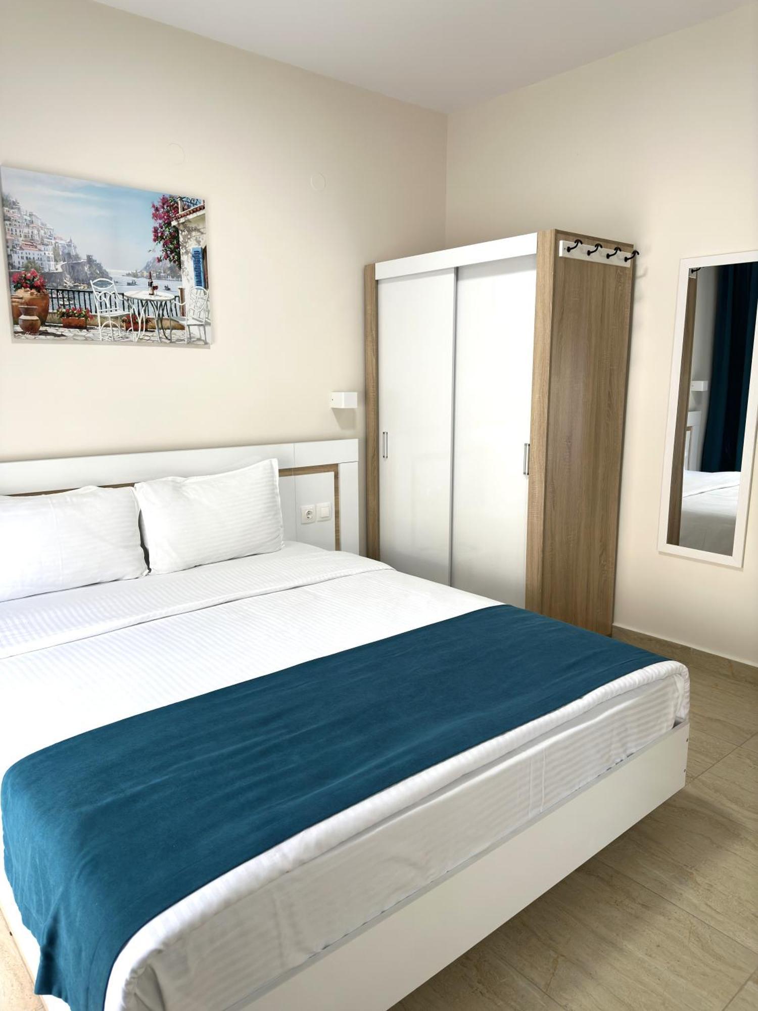Navarino Luxe Suites Peraía Exterior foto