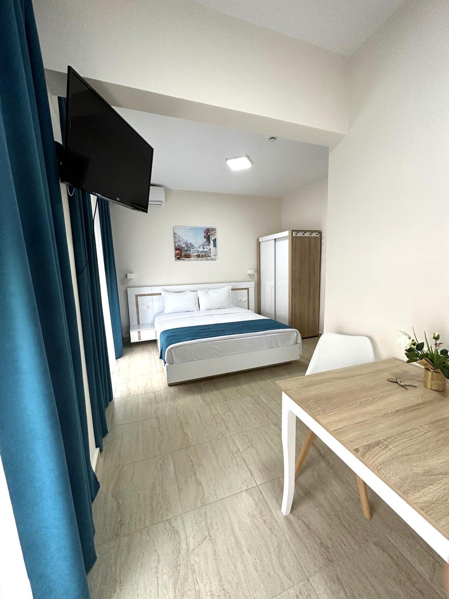 Navarino Luxe Suites Peraía Exterior foto