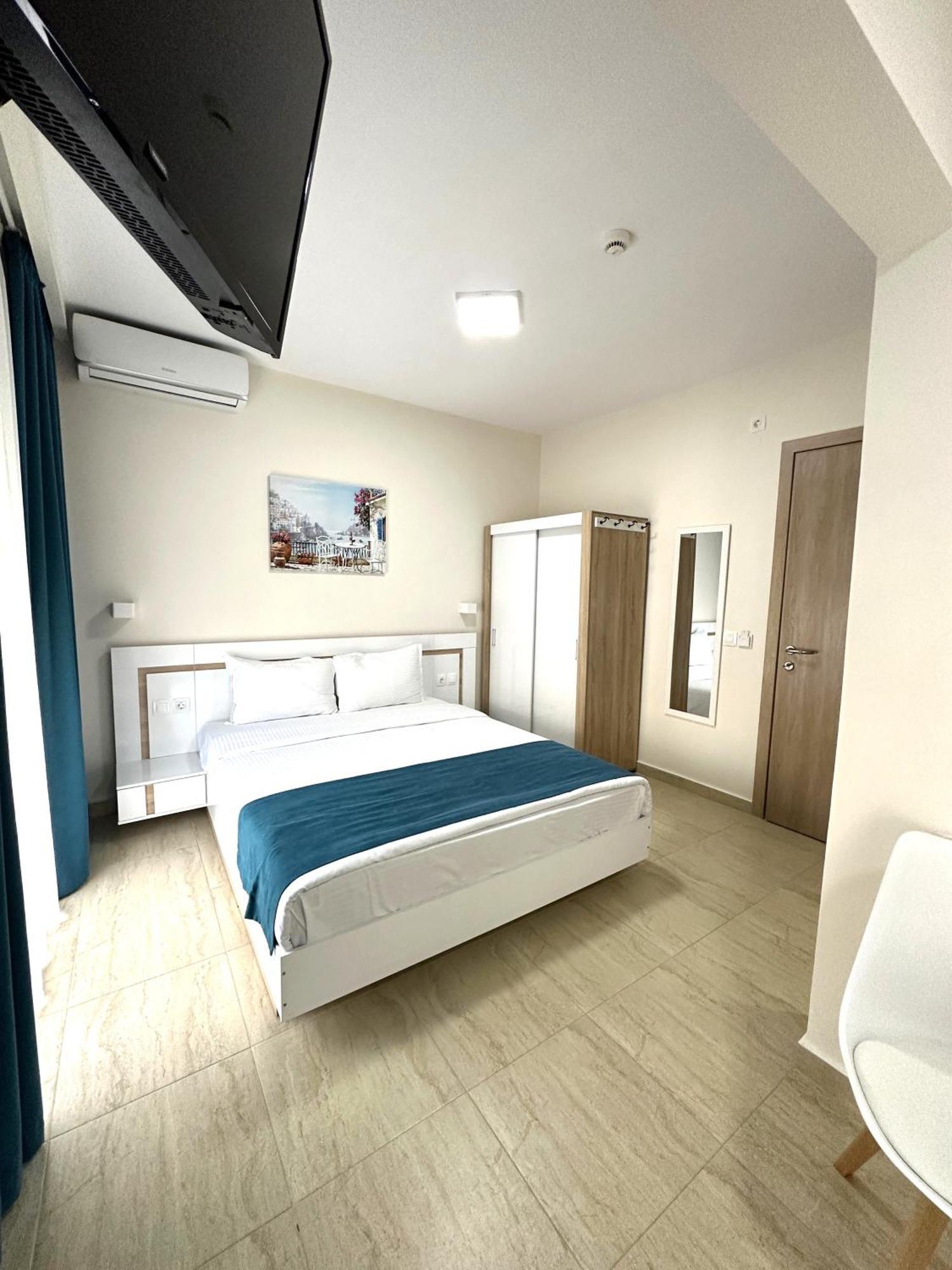 Navarino Luxe Suites Peraía Exterior foto